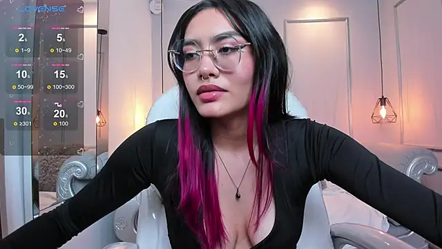 Snapshot of AzuraKindong chatting on 6, 3, 2025 AzuraKindong online show from 6, 3, 2025
