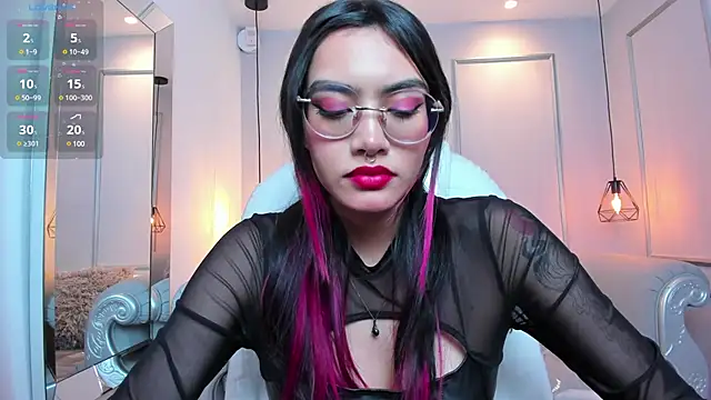 Snapshot of AzuraKindong chatting on 8, 3, 2025 AzuraKindong online show from 8, 3, 2025