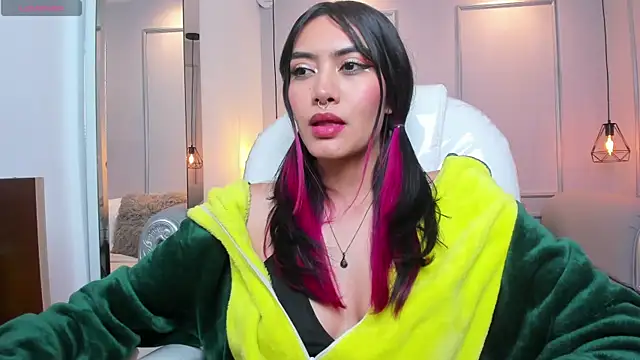 Snapshot of AzuraKindong chatting on 11, 3, 2025 AzuraKindong online show from 11, 3, 2025