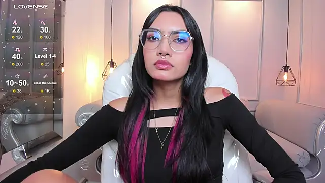 Snapshot of AzuraKindong chatting on 8, 9, 2025 AzuraKindong online show from 8, 9, 2025