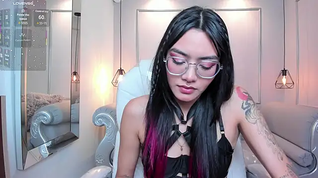 Snapshot of AzuraKindong chatting on 1, 10, 2025 AzuraKindong online show from 1, 10, 2025