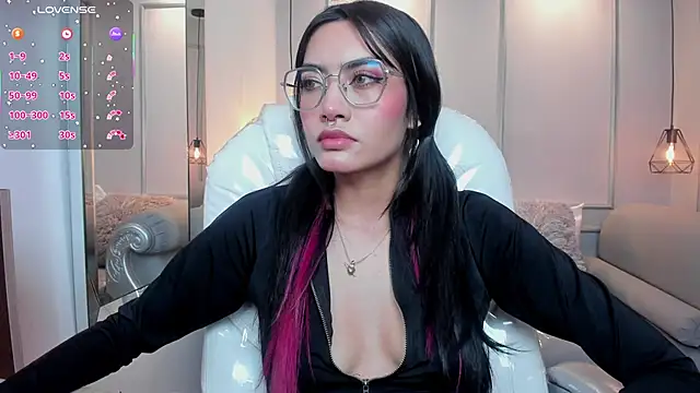 Snapshot of AzuraKindong chatting on 8, 10, 2025 AzuraKindong online show from 8, 10, 2025