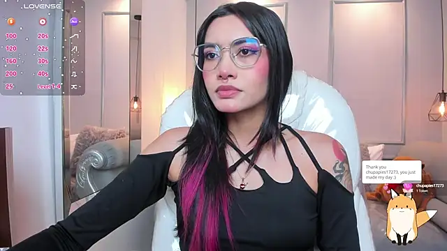 Snapshot of AzuraKindong chatting on 9, 10, 2025 AzuraKindong online show from 9, 10, 2025