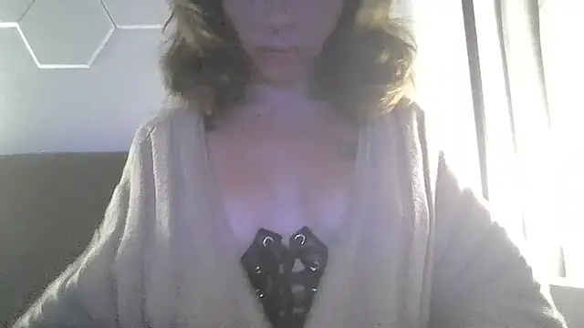 Snapshot of greedybratt chatting on 7, 7, 2026 greedybratt online show from 7, 7, 2026