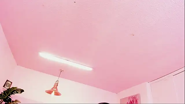 Red lady online show from 12, 12, 2024