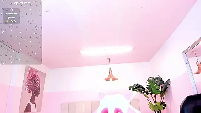 Red lady online show from 25, 2, 2025