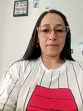 Snapshot of emilypoppy3 chatting on 20, 4, 2026 emilypoppy3 online show from 20, 4, 2026