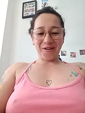 Snapshot of emilypoppy3 chatting on 1, 5, 2026 emilypoppy3 online show from 1, 5, 2026