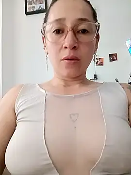 Snapshot of emilypoppy3 chatting on 7, 5, 2026 emilypoppy3 online show from 7, 5, 2026