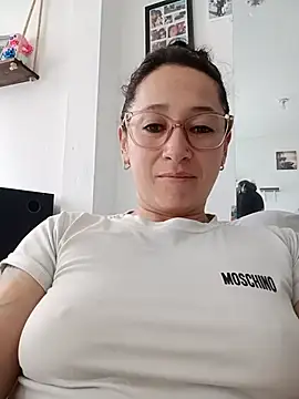 Snapshot of emilypoppy3 chatting on 13, 5, 2026 emilypoppy3 online show from 13, 5, 2026