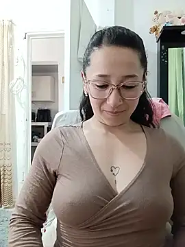 Snapshot of emilypoppy3 chatting on 3, 7, 2026 emilypoppy3 online show from 3, 7, 2026