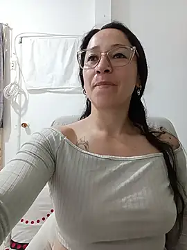 Snapshot of emilypoppy3 chatting on 12, 7, 2026 emilypoppy3 online show from 12, 7, 2026