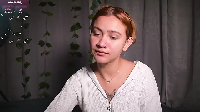 Snapshot of IsabellaFerreiraa chatting on 30, 12, 2024 IsabellaFerreiraa online show from 30, 12, 2024