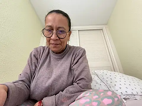 sweeviolet online show from 23, 2, 2025