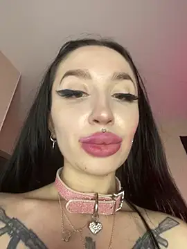 Snapshot of Molly__Moon chatting on 25, 6, 2026 Molly Moon online show from 25, 6, 2026