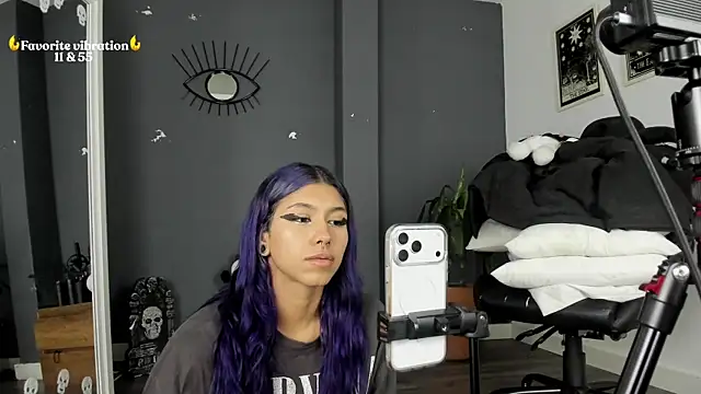 Raven Witch  online show from 25, 6, 2026