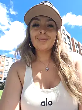 lauramcdowell1 online show from 23, 1, 2025