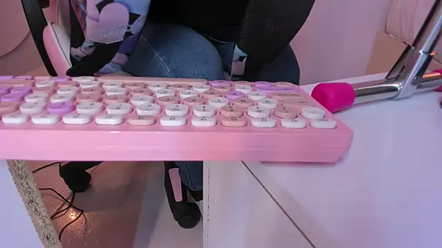 violeth hill online show from 9, 11, 2025