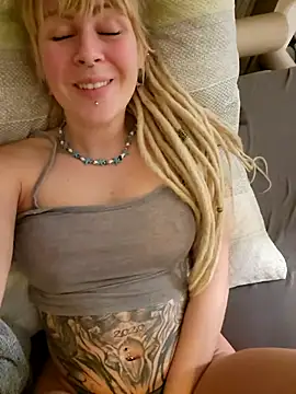 Snapshot of Jenna-Lia chatting on 22, 12, 2024 Jenna-Lia online show from 22, 12, 2024