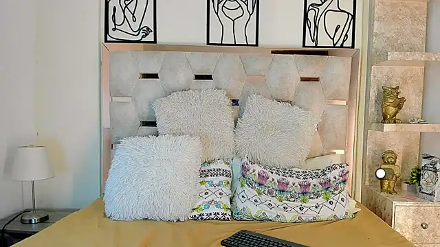 Snapshot of SexyJuliii21 chatting on 10, 10, 2025 SexyJuliii21 online show from 10, 10, 2025