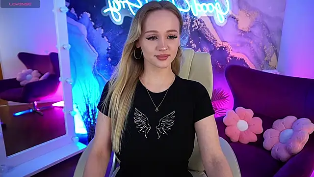 Snapshot of LylaYeess chatting on 22, 7, 2026 LylaYeess online show from 22, 7, 2026