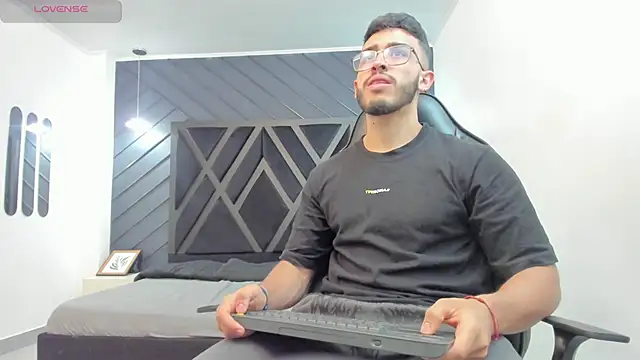 Liam Kleiin online show from 10, 11, 2025