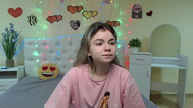 TinaRedly online show from 6, 3, 2025