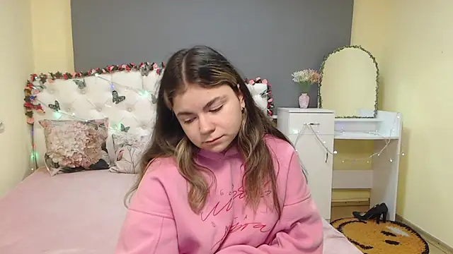 TinaRedly online show from 6, 3, 2026