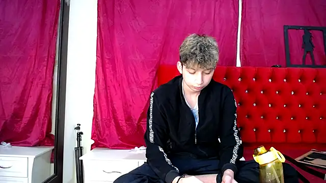  Thomas hot  online show from 4, 3, 2025
