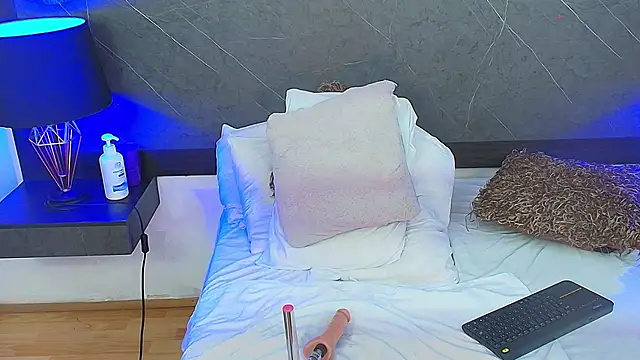 charlottebrowns  online show from 20, 2, 2025