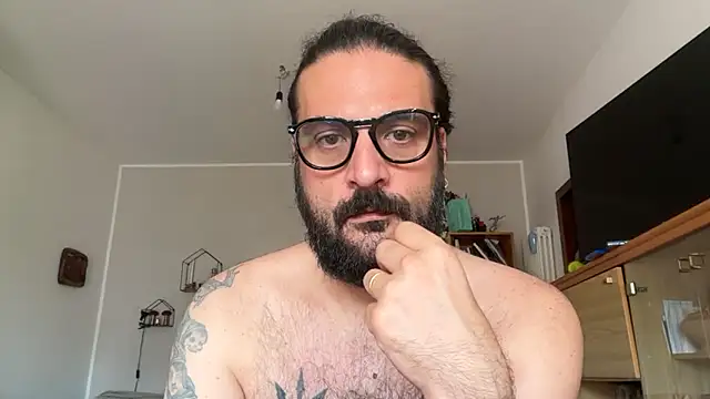 Snapshot of beardo85 chatting on 13, 6, 2026 beardo85 online show from 13, 6, 2026