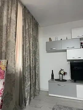  adelle online show from 7, 2, 2026