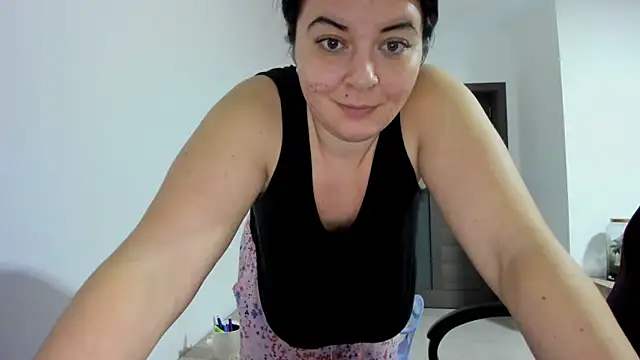 amiraisa11 online show from 10, 1, 2025