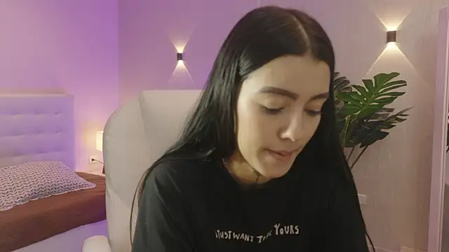 Snapshot of miagomezweb1 chatting on 5, 11, 2025 miagomezweb1 online show from 5, 11, 2025