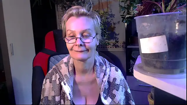 Snapshot of HelgaHimmell chatting on 19, 5, 2026 HelgaHimmell online show from 19, 5, 2026