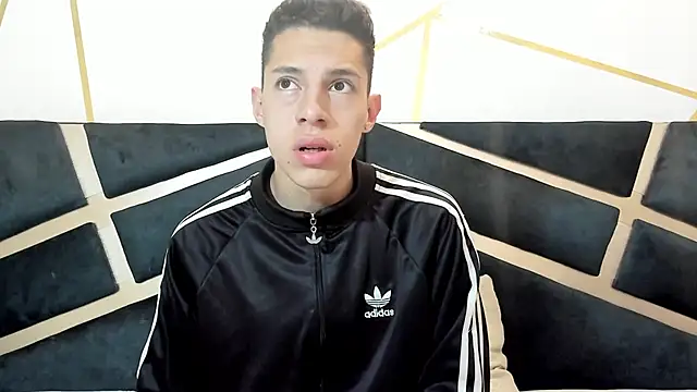 Snapshot of thiago19s chatting on 13, 12, 2024 thiago19s online show from 13, 12, 2024