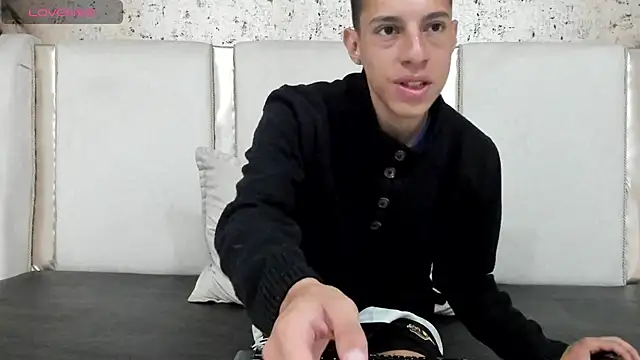 Snapshot of thiago19s chatting on 8, 1, 2025 thiago19s online show from 8, 1, 2025