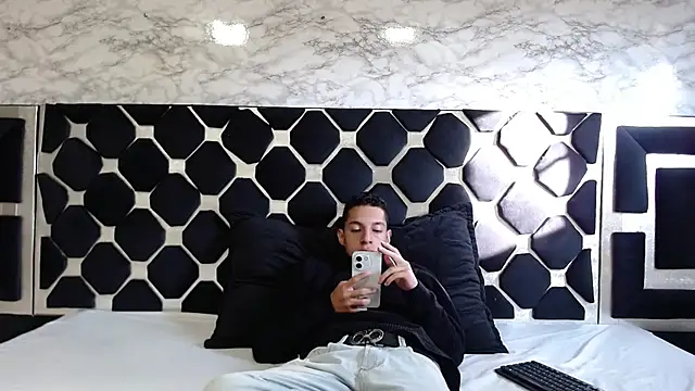 Snapshot of thiago19s chatting on 14, 1, 2025 thiago19s online show from 14, 1, 2025