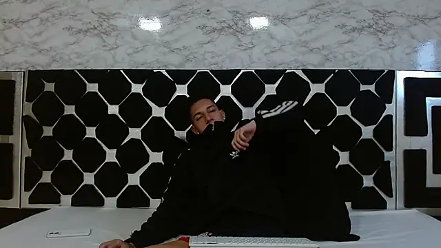 Snapshot of thiago19s chatting on 13, 2, 2025 thiago19s online show from 13, 2, 2025