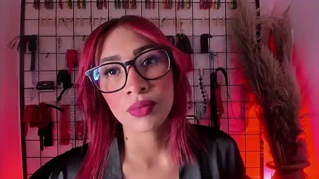 Snapshot of charrlotte_quinn chatting on 18, 9, 2025 charrlotte quinn online show from 18, 9, 2025