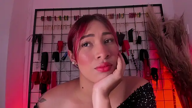 Snapshot of charrlotte_quinn chatting on 5, 10, 2025 charrlotte quinn online show from 5, 10, 2025