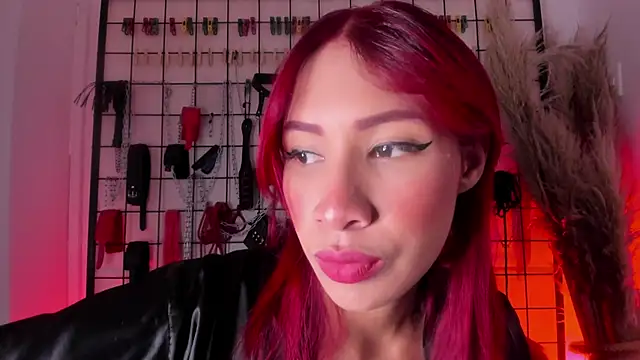 Snapshot of charrlotte_quinn chatting on 10, 10, 2025 charrlotte quinn online show from 10, 10, 2025