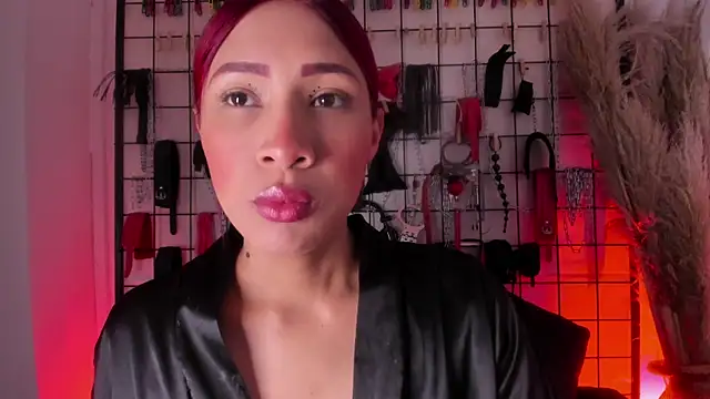 Snapshot of charrlotte_quinn chatting on 16, 10, 2025 charrlotte quinn online show from 16, 10, 2025