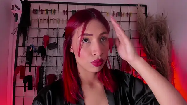 Snapshot of charrlotte_quinn chatting on 29, 10, 2025 charrlotte quinn online show from 29, 10, 2025