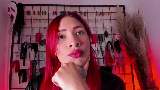 Snapshot of charrlotte_quinn chatting on 30, 10, 2025 charrlotte quinn online show from 30, 10, 2025