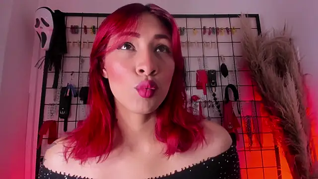 Snapshot of charrlotte_quinn chatting on 4, 11, 2025 charrlotte quinn online show from 4, 11, 2025