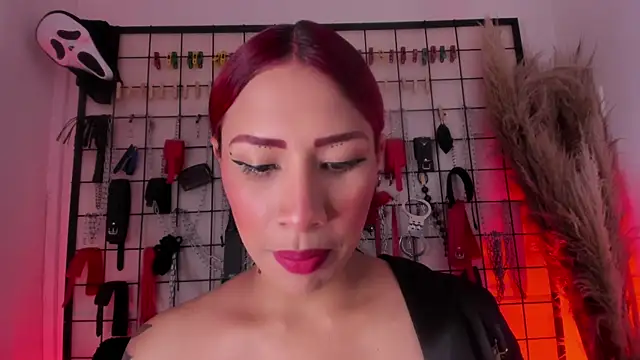 Snapshot of charrlotte_quinn chatting on 7, 11, 2025 charrlotte quinn online show from 7, 11, 2025