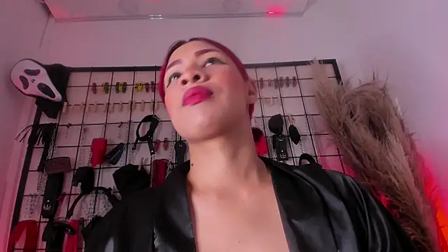 Snapshot of charrlotte_quinn chatting on 12, 11, 2025 charrlotte quinn online show from 12, 11, 2025