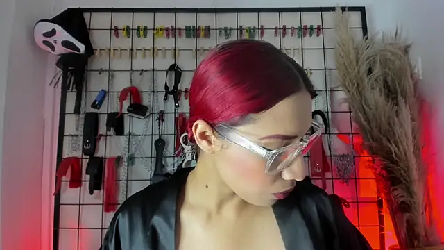 Snapshot of charrlotte_quinn chatting on 28, 11, 2025 charrlotte quinn online show from 28, 11, 2025