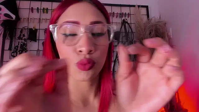 Snapshot of charrlotte_quinn chatting on 5, 12, 2025 charrlotte quinn online show from 5, 12, 2025